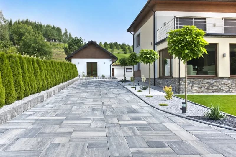 Najtańsze materiały na podjazd – oszczędzaj na budowie!