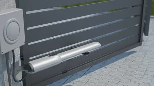 Jak zamontować siłowniki do bramy dwuskrzydłowej bez błędów i kłopotów