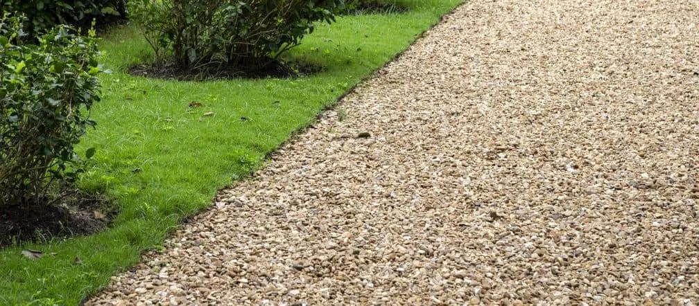 Jaki żwir na ścieżkę? Odkryj najlepsze materiały do ogrodu