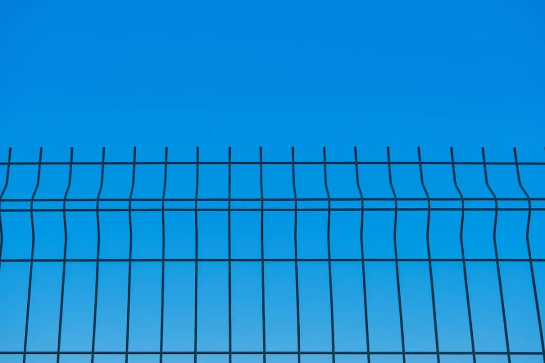 Jak zamontować ogrodzenie panelowe bez błędów - krok po kroku