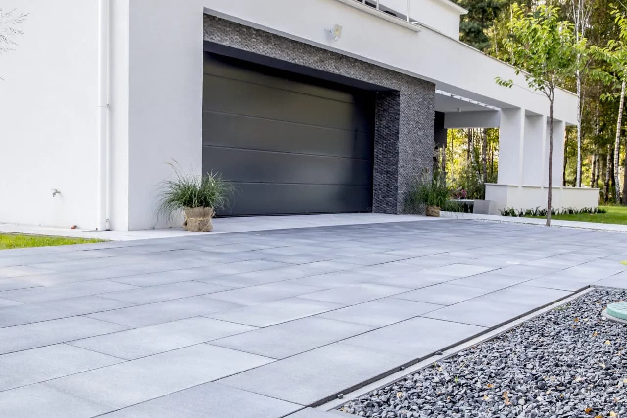 Jak samemu zrobić podjazd do garażu - uniknij najczęstszych błędów