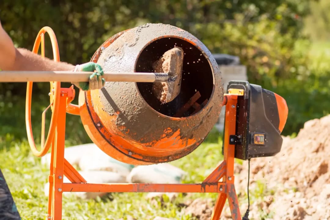 Ile łopat żwiru na 25 kg cementu? Odkryj idealne proporcje betonu