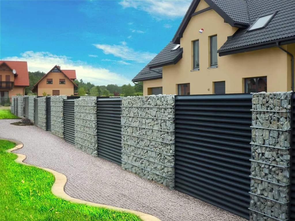 Ile kosztuje ogrodzenie działki 1000m2? Sprawdź ceny i opcje