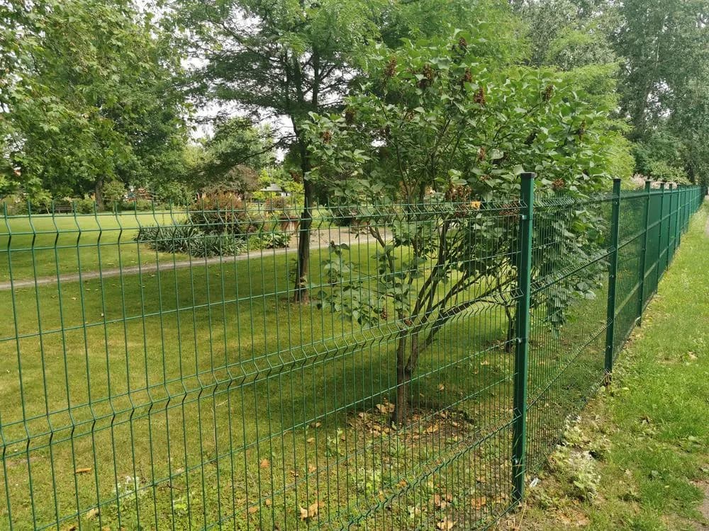 Ile za metr ogrodzenia panelowe? Poznaj ukryte koszty i wybór